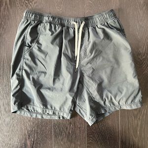 Vuori Kore Short Lined 7.5” inseam Charcoal Gray Size XL